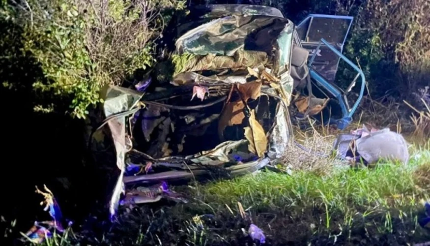 Місце ДТП поблизу села Вища-Кропивна із автомобілем ВАЗ та вантажівкою MAN із напівпричепом